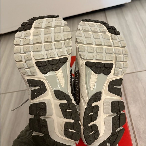 Nike Zoom Vomero 5
Light Bone Ironstone (Women's) - Picture 9 of 10